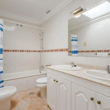 度假居 Tantulia El Conde 2 *